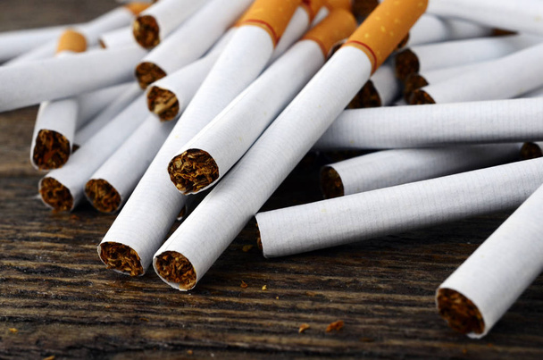 Сигарету крупным планом
 - Фото, изображение