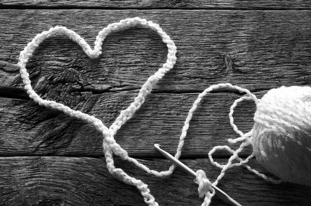 かぎ針編みの糸とかぎ針編みのフック - 写真・画像