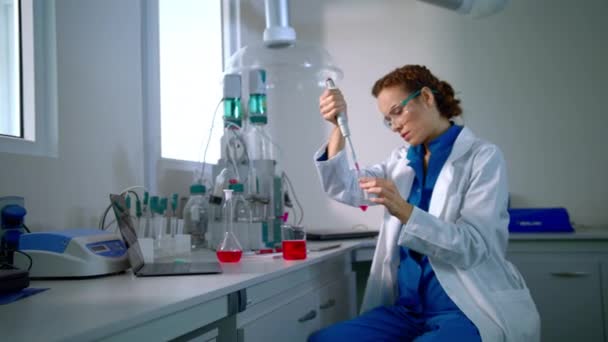 Science doctor working in lab. Medical research. Female doctor in lab medical - Footage, Video