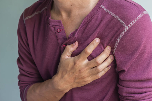 young man with chest pain - Foto, afbeelding
