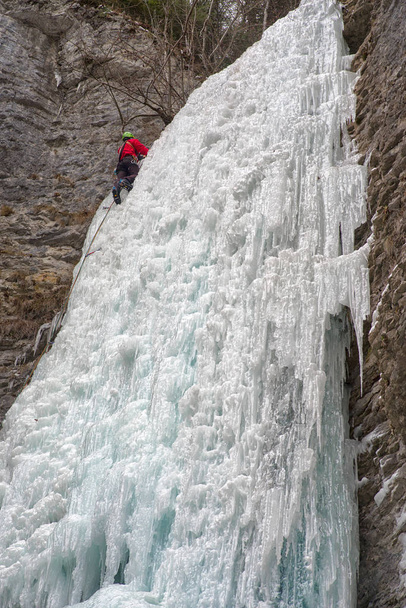 Bergbeklimmer op Brankovsky icefall, Slowakije - Foto, afbeelding