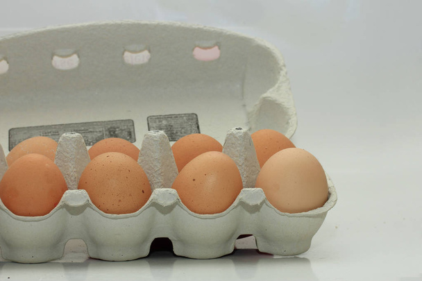 Eggs in a carton box - Foto, afbeelding