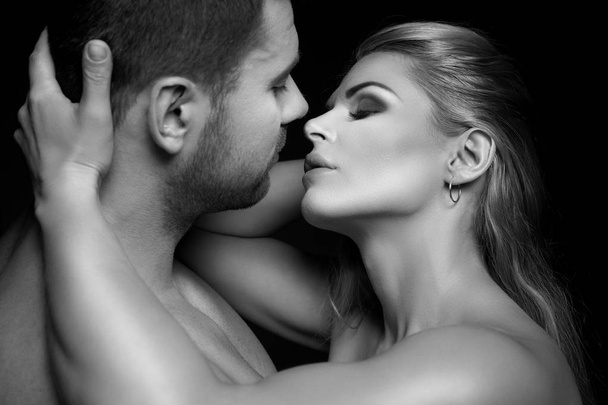 Passionate woman and man in studio - Foto, afbeelding