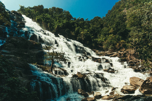 Cascata Mae Ya nella provincia di Chiangmai, Thailandia
 - Foto, immagini