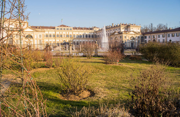 モンツァ、イタリアのヴィラ王宮のファサード - 写真・画像