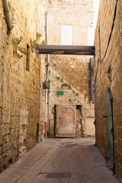 eine gasse in einer alten stadt acre, israel. - Foto, Bild