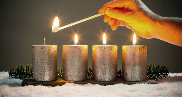 Світло чотири радники свічки з сірниками
 - Фото, зображення