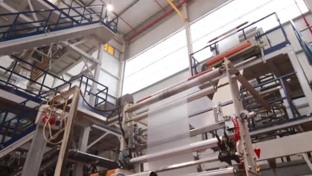 Colpo di plastica sacchetti linea di produzione in una fabbrica
 - Filmati, video