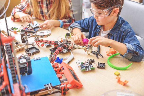 Serious schoolchildren working with technical toys - Foto, Bild