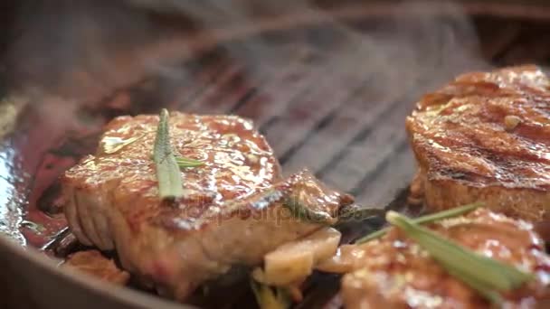 Frying pan with meat pieces. - Video, Çekim