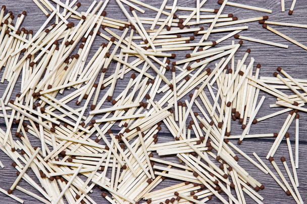 Matches are scattered randomly on the floor.  - Zdjęcie, obraz