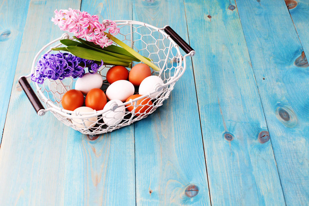 eggs and hyacinth flowers - Φωτογραφία, εικόνα