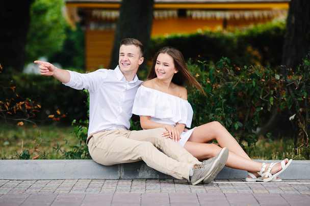 Gyönyörű fiatal pár teszi selfie - Fotó, kép