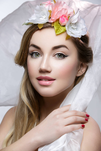 Beautiful girl with flowers in hair - Zdjęcie, obraz