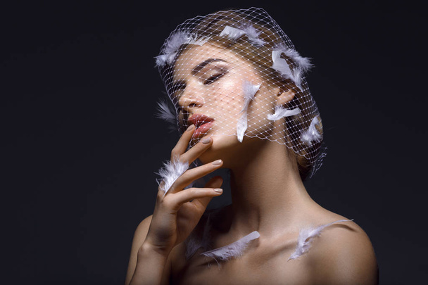 Beautiful girl in veil with feathers - Foto, Imagem