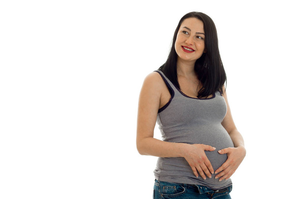 feliz embarazada futura madre posando aislada sobre fondo blanco
 - Foto, imagen