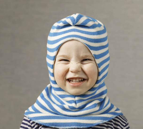 Portret lustiges Baby Kleinkind blonder Junge - Foto, Bild