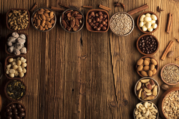 Jälkiruoka herkullisten pähkinöiden muodossa
 - Valokuva, kuva
