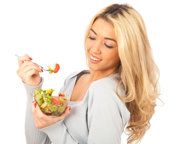 Mujer joven tomando ensalada
 - Foto, Imagen