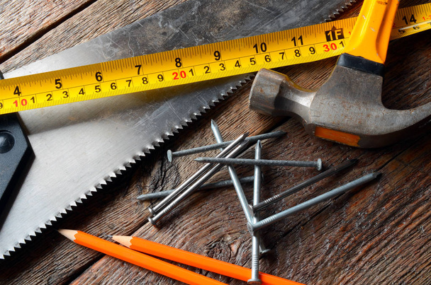 Pequeñas herramientas de mano y banco de trabajo
 - Foto, imagen