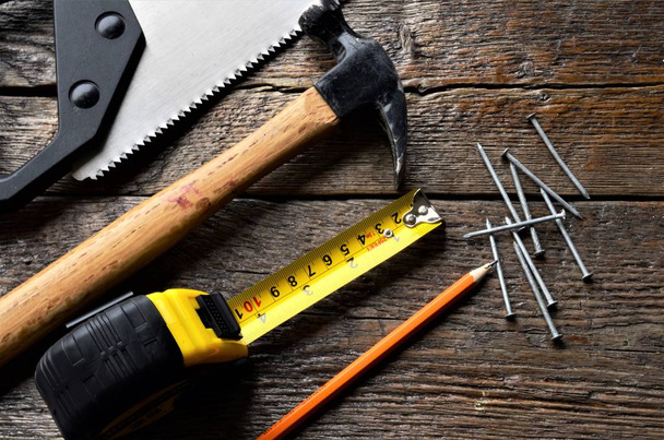 Pequeñas herramientas de mano y banco de trabajo
 - Foto, Imagen