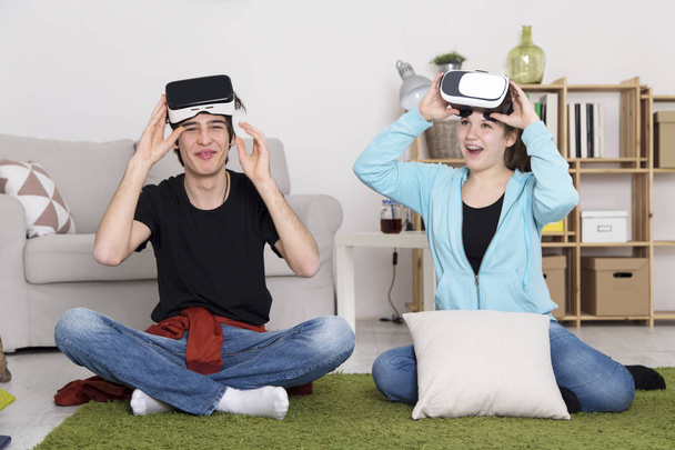 Teenagers with VR glasses - Foto, imagen