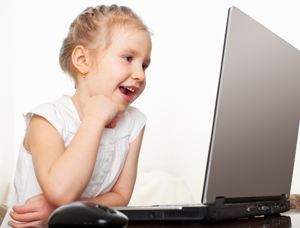 Child with laptop - Fotoğraf, Görsel