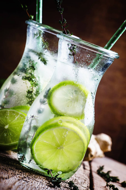 Lime Lemonade with thyme, ginger and ice - Fotoğraf, Görsel