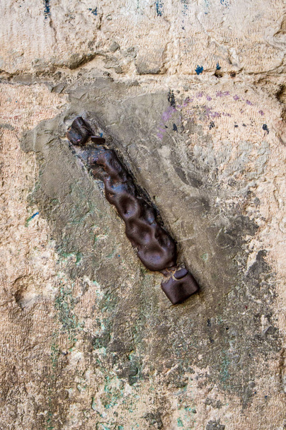 Мезуза на Сионских воротах в Иерусалиме, Израиль
 - Фото, изображение