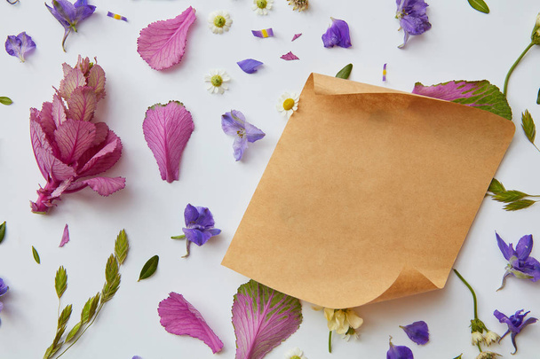 craft paper on flower petals - Photo, Image