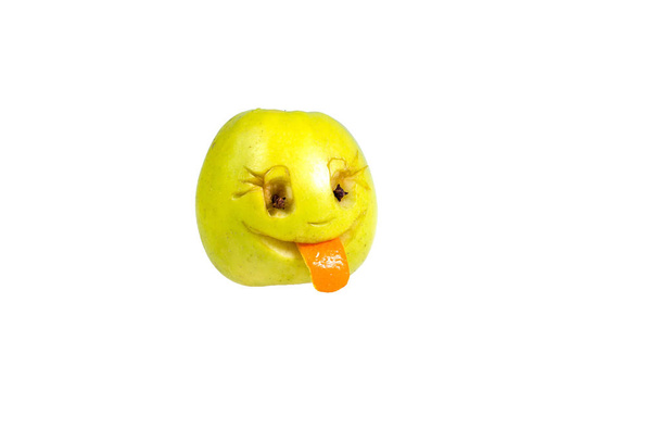 Glücklich lächelnder Smiley aus dem Apfel. Gefühle, Einstellungen und E - Foto, Bild
