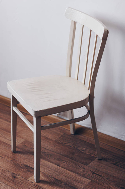 Old wooden white chair in the room - Φωτογραφία, εικόνα