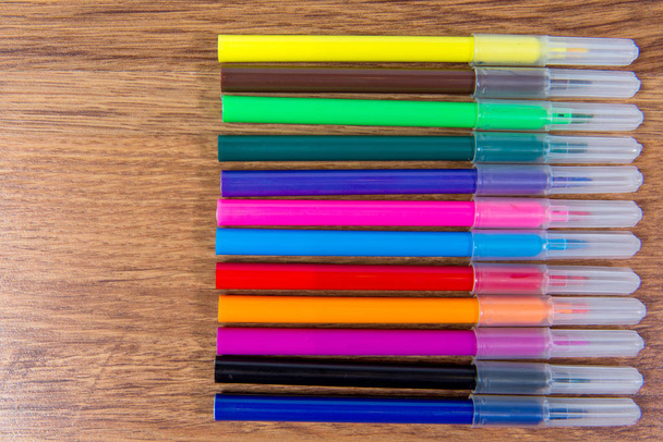 Multicolore flomatsery close-up disposé sur la table. Papeterie
. - Photo, image