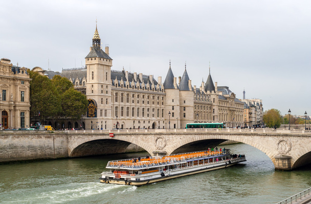 Перегляд Консьержері, au Pont зміни і екскурсія човен в Парижі - Фото, зображення