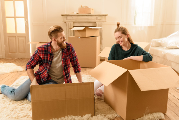 couple moving into new house  - Foto, imagen