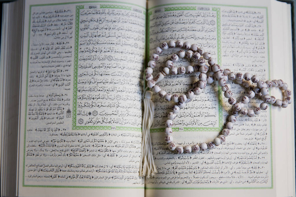 Święty Koran otwarte - Zdjęcie, obraz