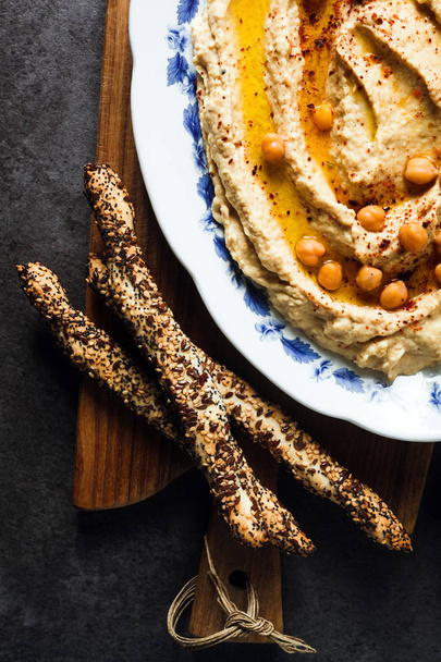 Healthy Homemade Creamy Hummus with Olive Oil  and breadsticks w - Foto, imagen