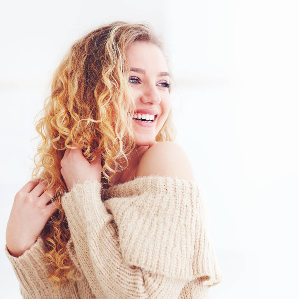 beautiful happy woman with curly hair - Φωτογραφία, εικόνα