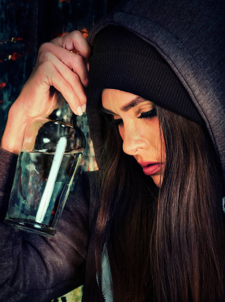 Woman alcoholism is social problem. Female drinking cause poor health. - Valokuva, kuva