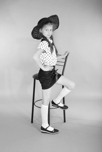 Beautiful young girl in black hat on his head - Foto, Imagen