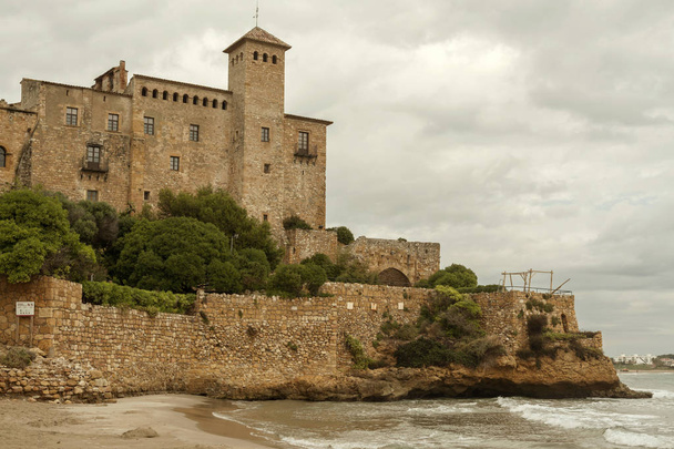 Замок Тамарит, средиземноморский пляж, провинция Таррагона, Коста-Даурада, Каталония
. - Фото, изображение