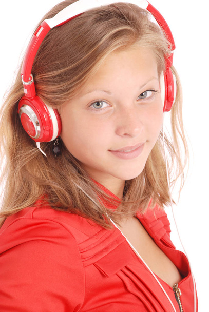 かなり 10 代の少女が彼女のヘッドフォンで音楽を聴く - 写真・画像