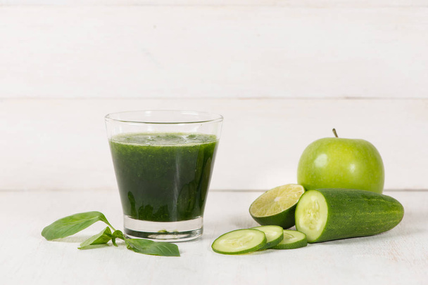 Glass of green smoothie - Foto, Imagen