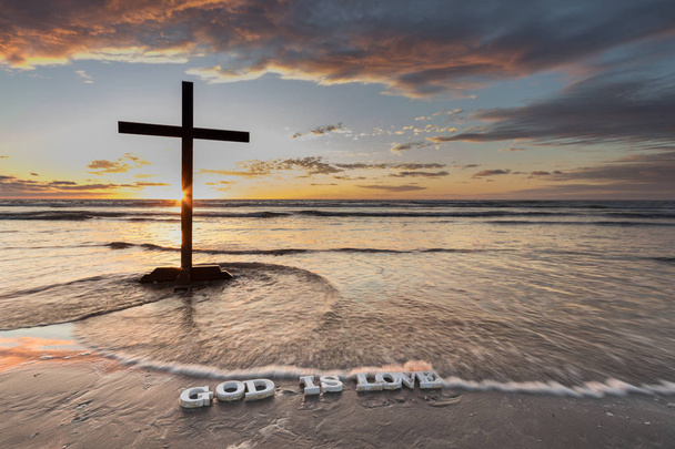 Wellen über Gott ist Liebe - Foto, Bild