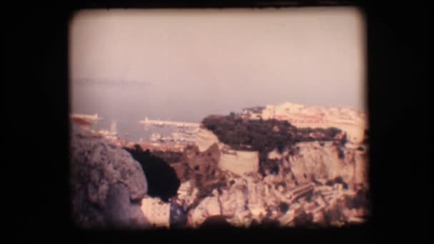 vintage 8 mm. παλιά πόλη πάνω σε ένα βράχο - Πλάνα, βίντεο