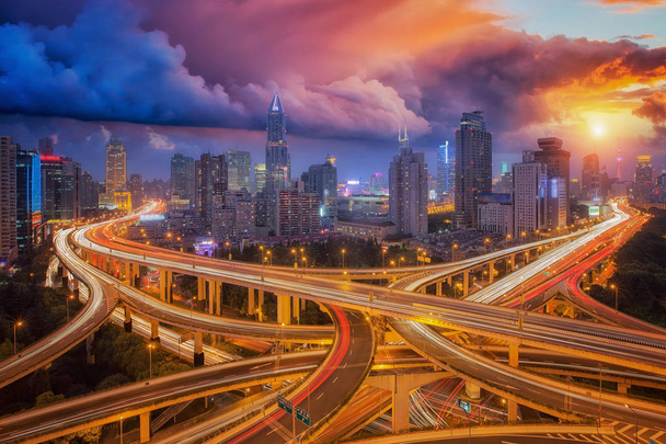 Σούπερ αυτοκινητόδρομο στη Σαγκάη πόλη - Φωτογραφία, εικόνα