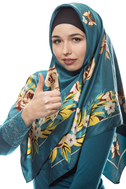 Female Wearing Hijab Isolated on a White Background - Foto, Bild