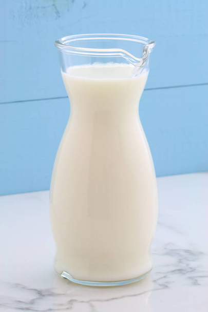 Caraffa di latte fresco
 - Foto, immagini