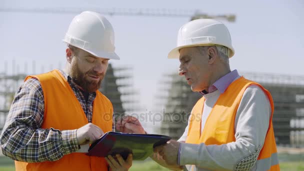 discussion between a senior architect and worker - Footage, Video