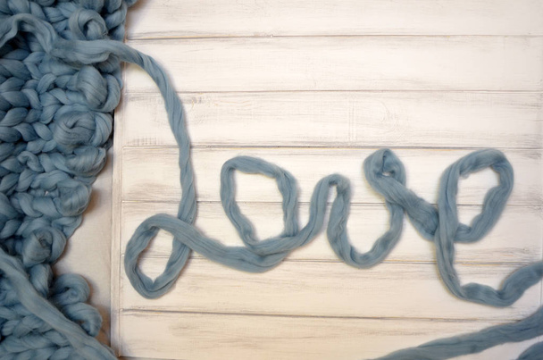 メリノ ・ ウールは、バレンタインの日、愛の糸による単語愛書き込み - 写真・画像